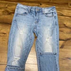 A&E Light Wash Capri Length Jeggings